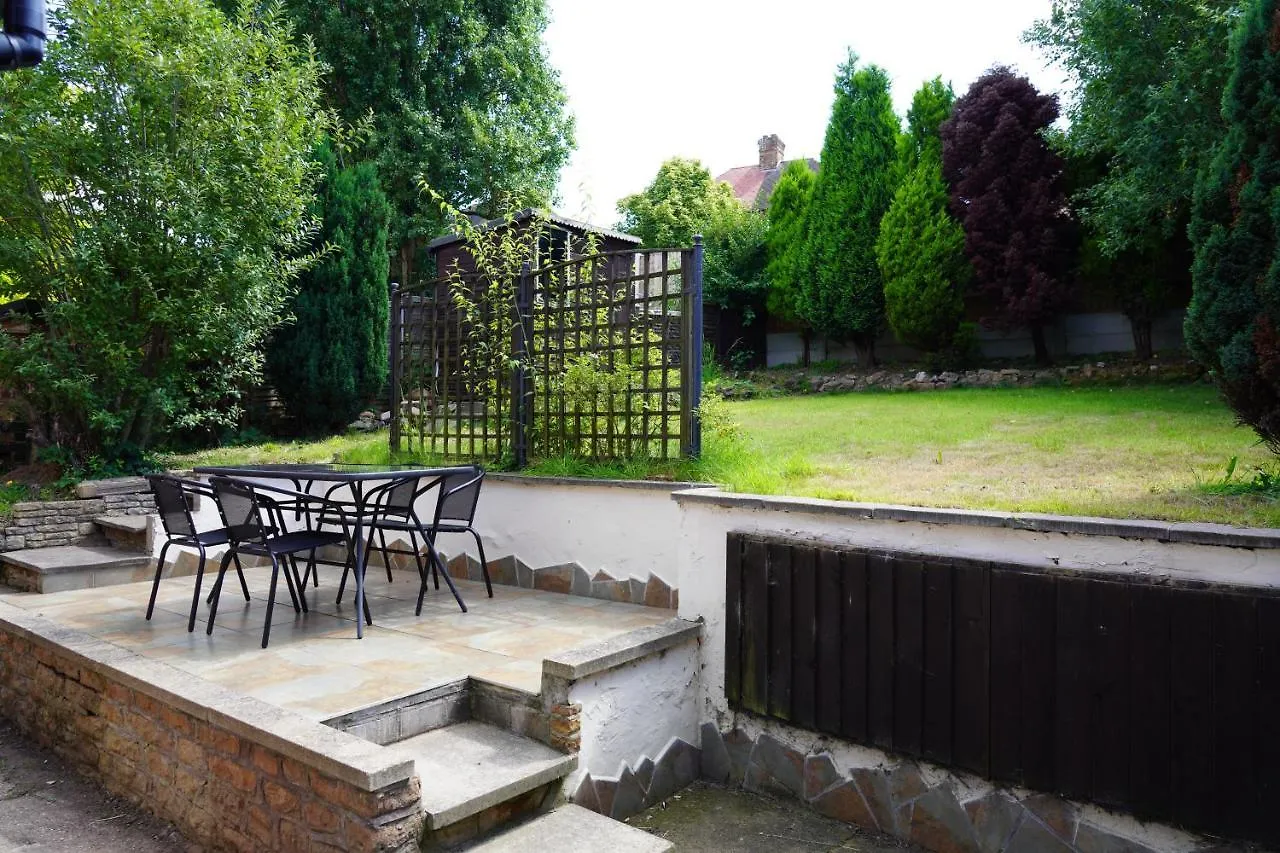 Villa Valley Road- 3 Bedrooms Sleeps 5, Free Parking & Wifi - Close To City Centre, University & Hospital Nottingham