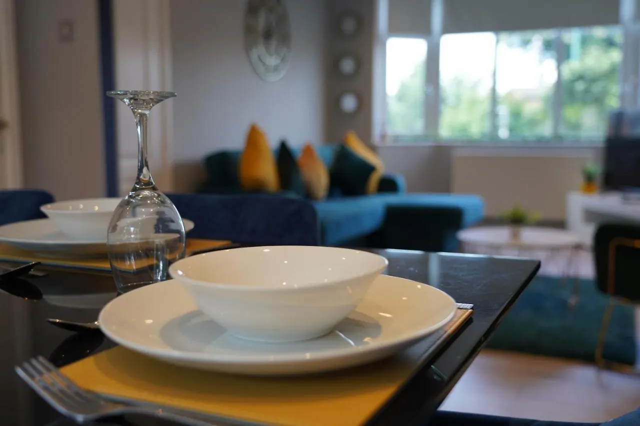 Villa Valley Road- 3 Bedrooms Sleeps 5, Free Parking & Wifi - Close To City Centre, University & Hospital Nottingham