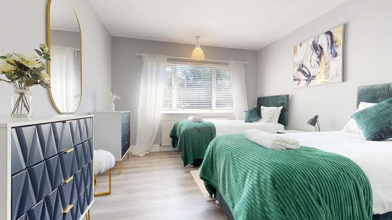 Valley Road- 3 Bedrooms Sleeps 5, Free Parking & Wifi - Close To City Centre, University & Hospital Nottingham
